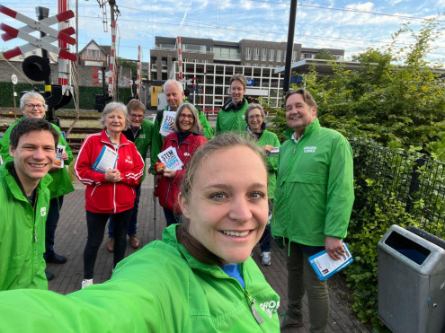 Voor Europa GroenLinks-PvdA campagne voeren op de stations in Oss en Ravenstein een dag voor EDay donderdag 6 juni