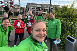 Voor Europa GroenLinks-PvdA campagne voeren op de stations in Oss en Ravenstein een dag voor EDay donderdag 6 juni